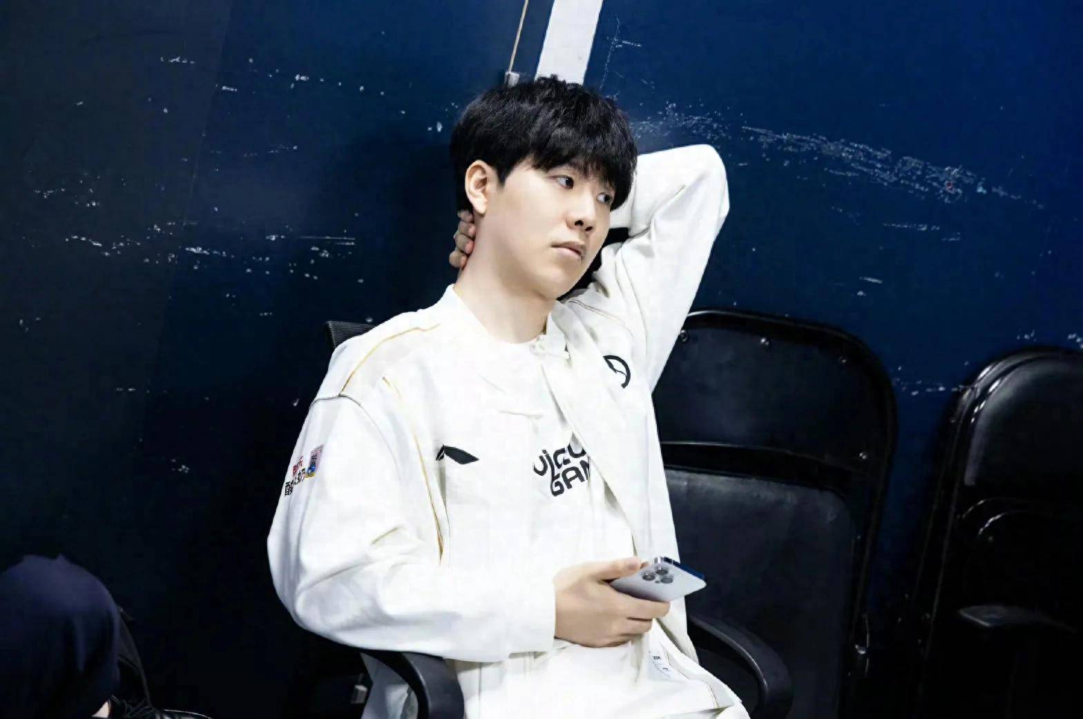 GEN俱乐部发文祝贺小花生生日快乐：Happy Peanut Day！